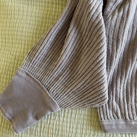 We are the free blouse Pre owned - Picture 8 of 8